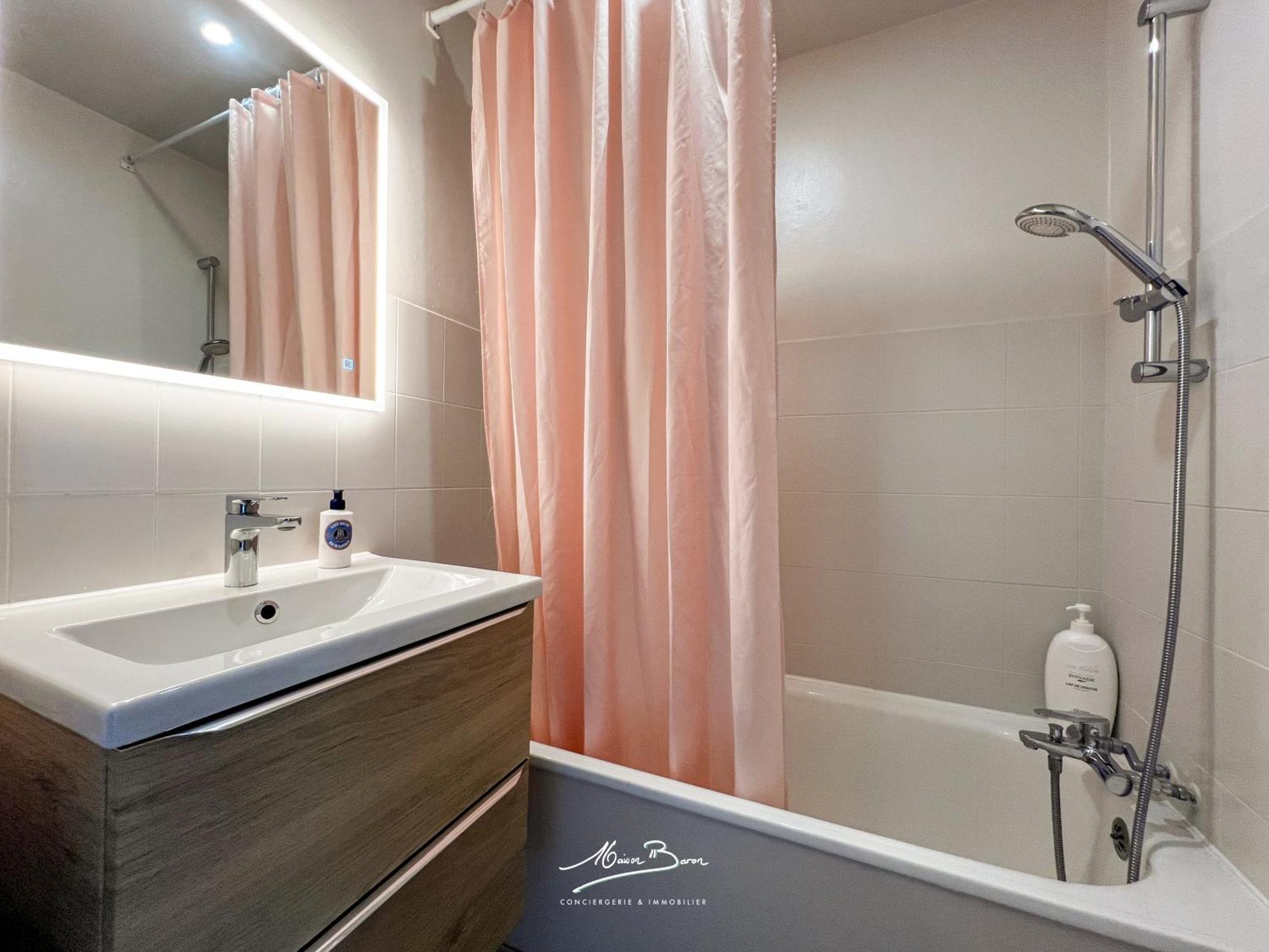 Lumineux 4 Couchages Avec Terrasse A 500m De La Plage, Parking Gratuit Appartement Six-Fours-les-Plages